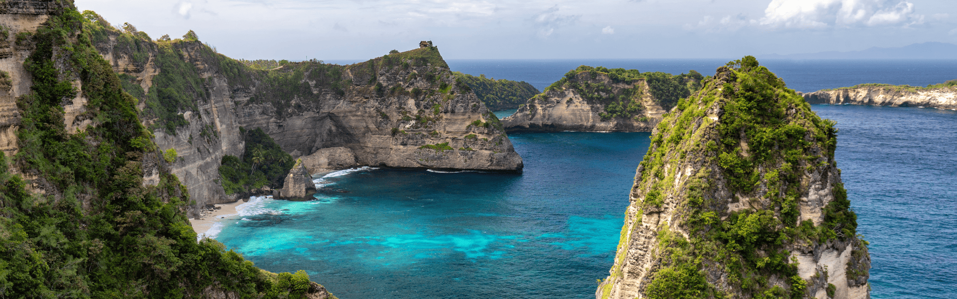 TOPICAL INDONESIAN PARADISE: BALI