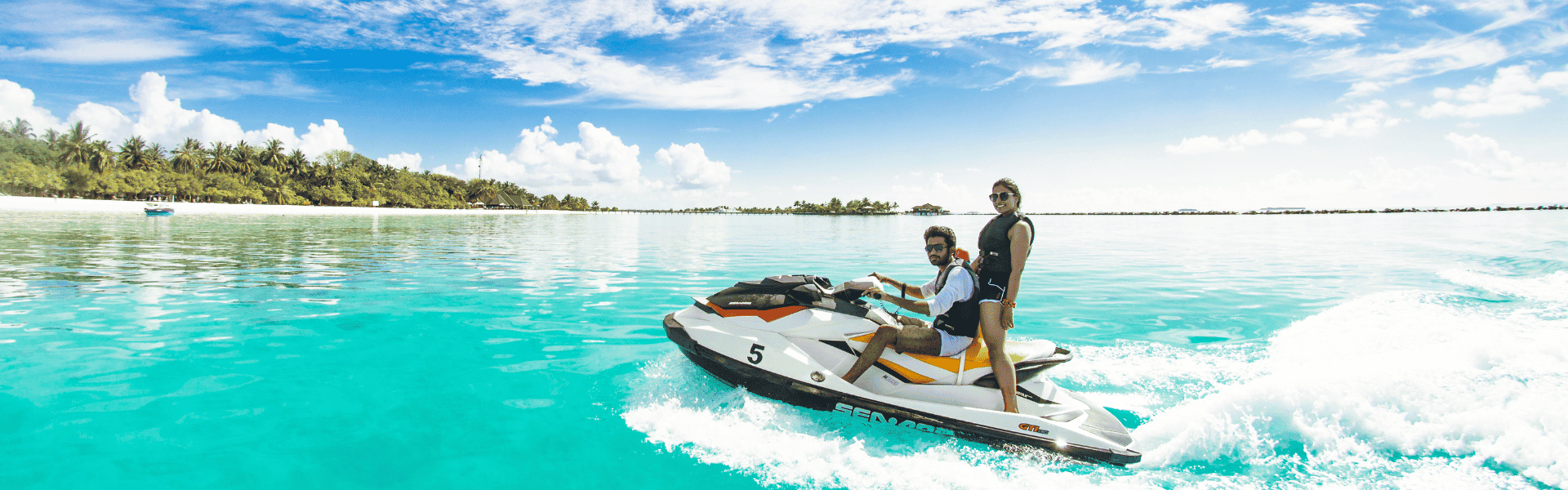 DISCOVER THE SPARKLING TURQUOISE LAGOON AT MALDIVES